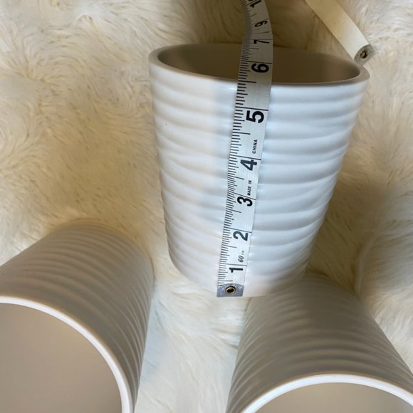 NWOT 3 5" lightweight Ivory/off white honeycomb design planter pots - Picture 3 of 8